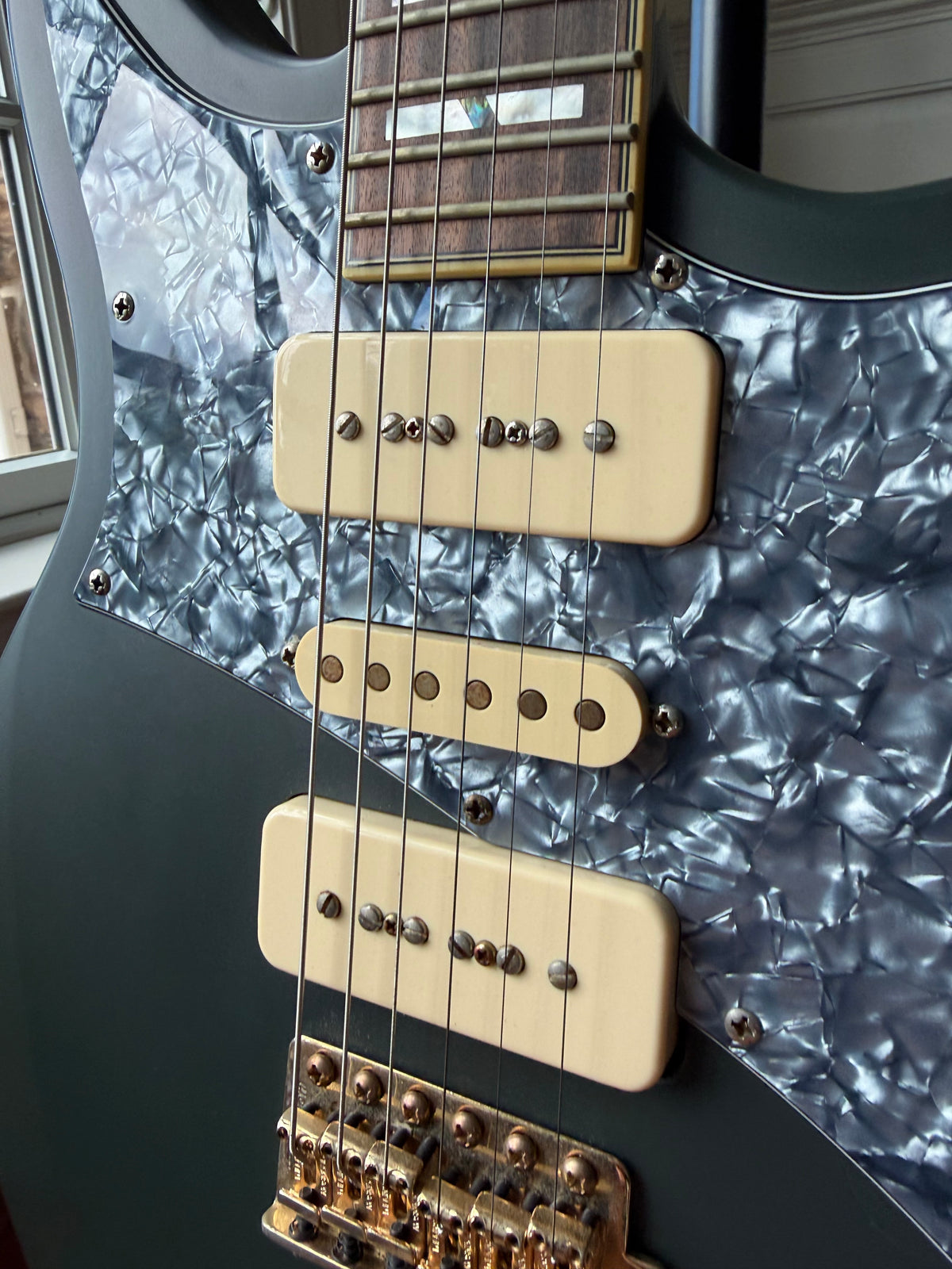 D'Angelico Deluxe Bob Weir Bedford - Matte Stone