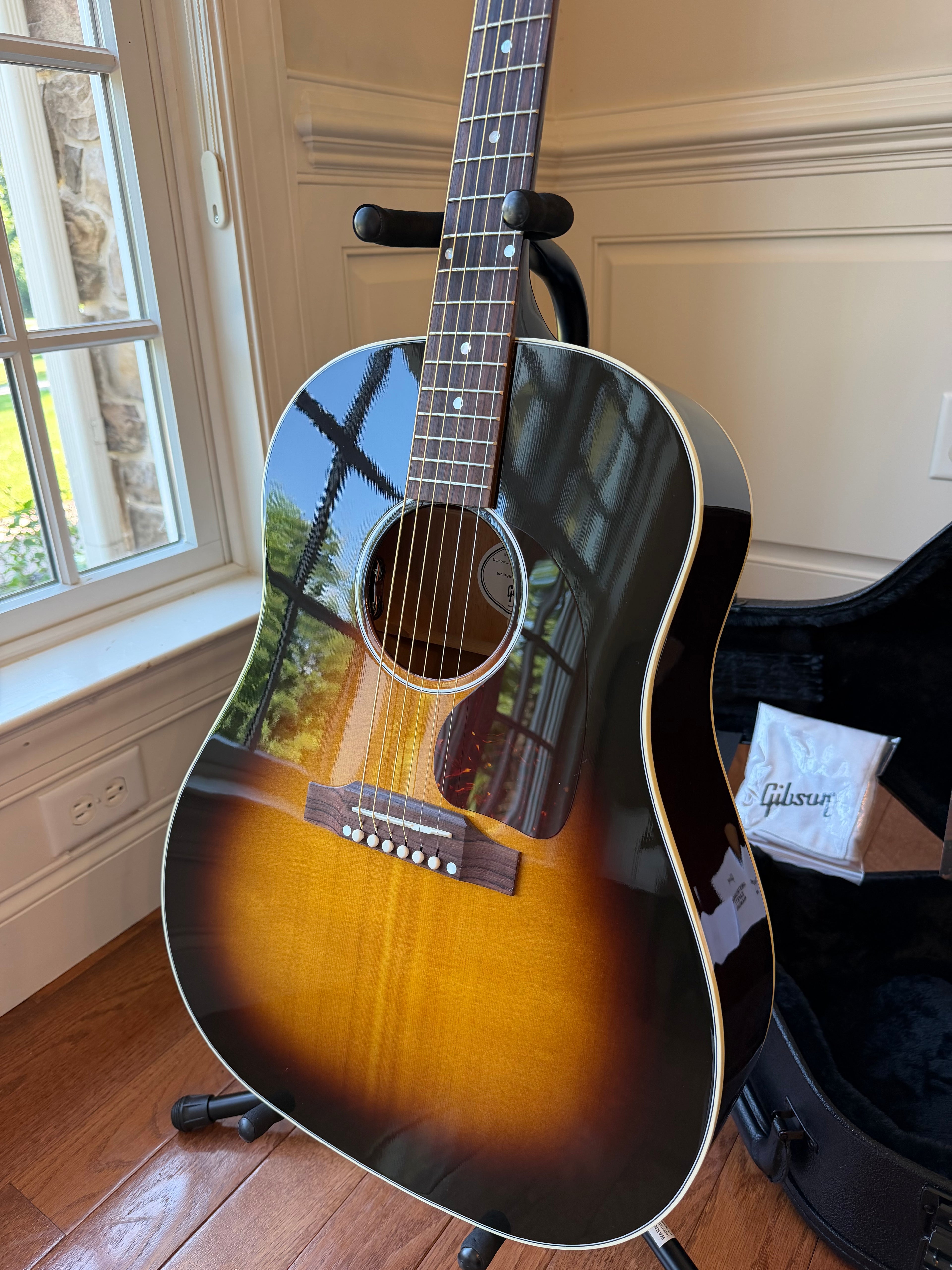 2025 Gibson J-45 Standard - Vintage Sunburst