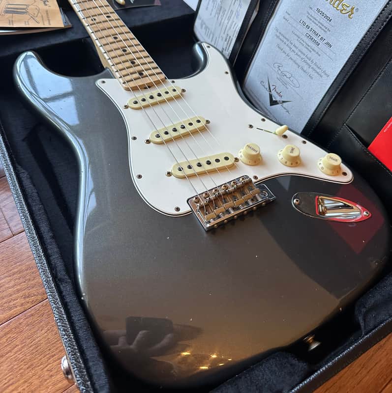 2024 Fender Custom Shop '69 Reissue Stratocaster Journeyman Relic Aged Charcoal Frost Metallic