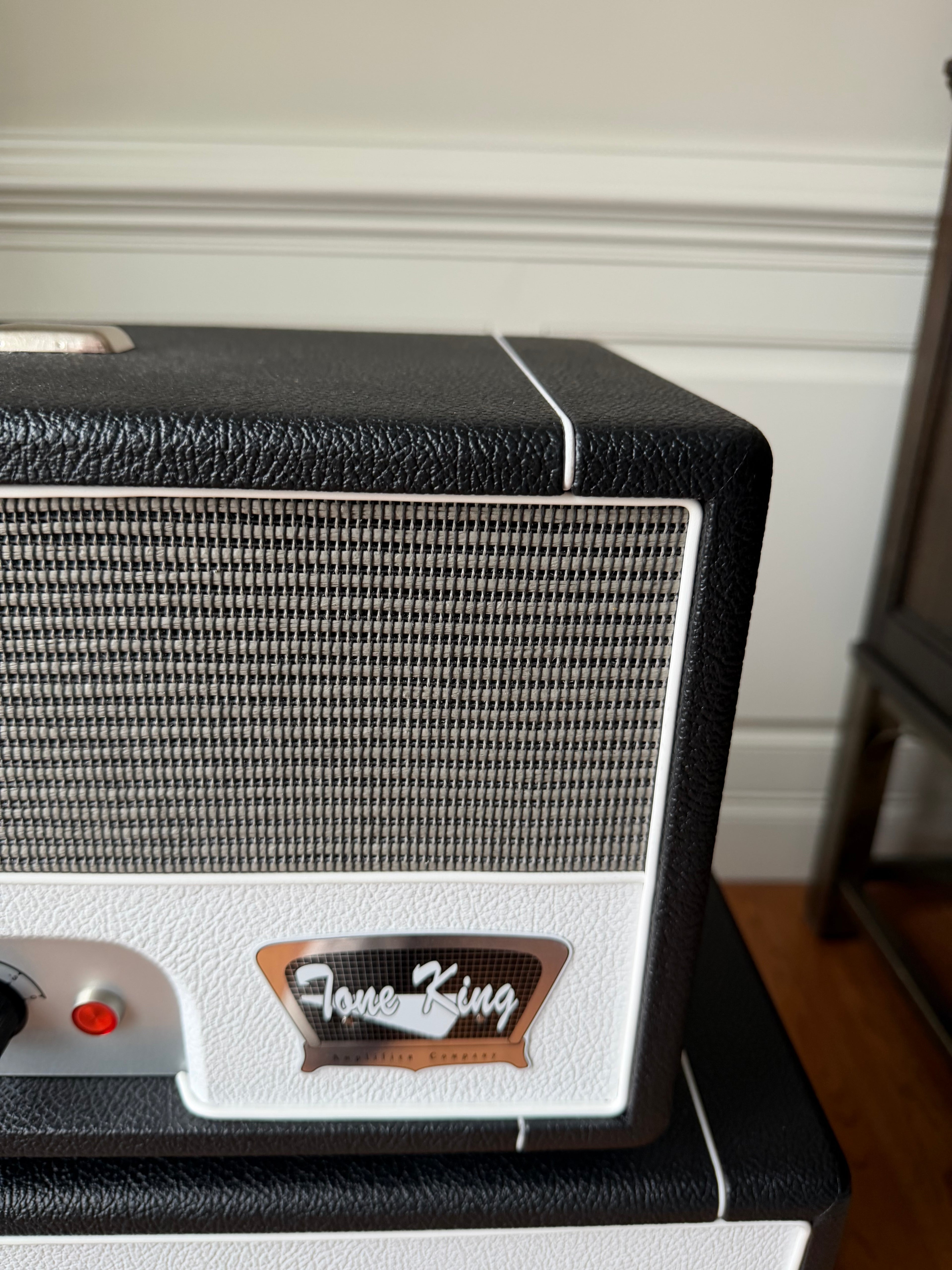 Tone King Royalist MKIII 40W Tube Amplifier Head with 2 x 12-inch 120W Closed-back Cab - Black - Image 6