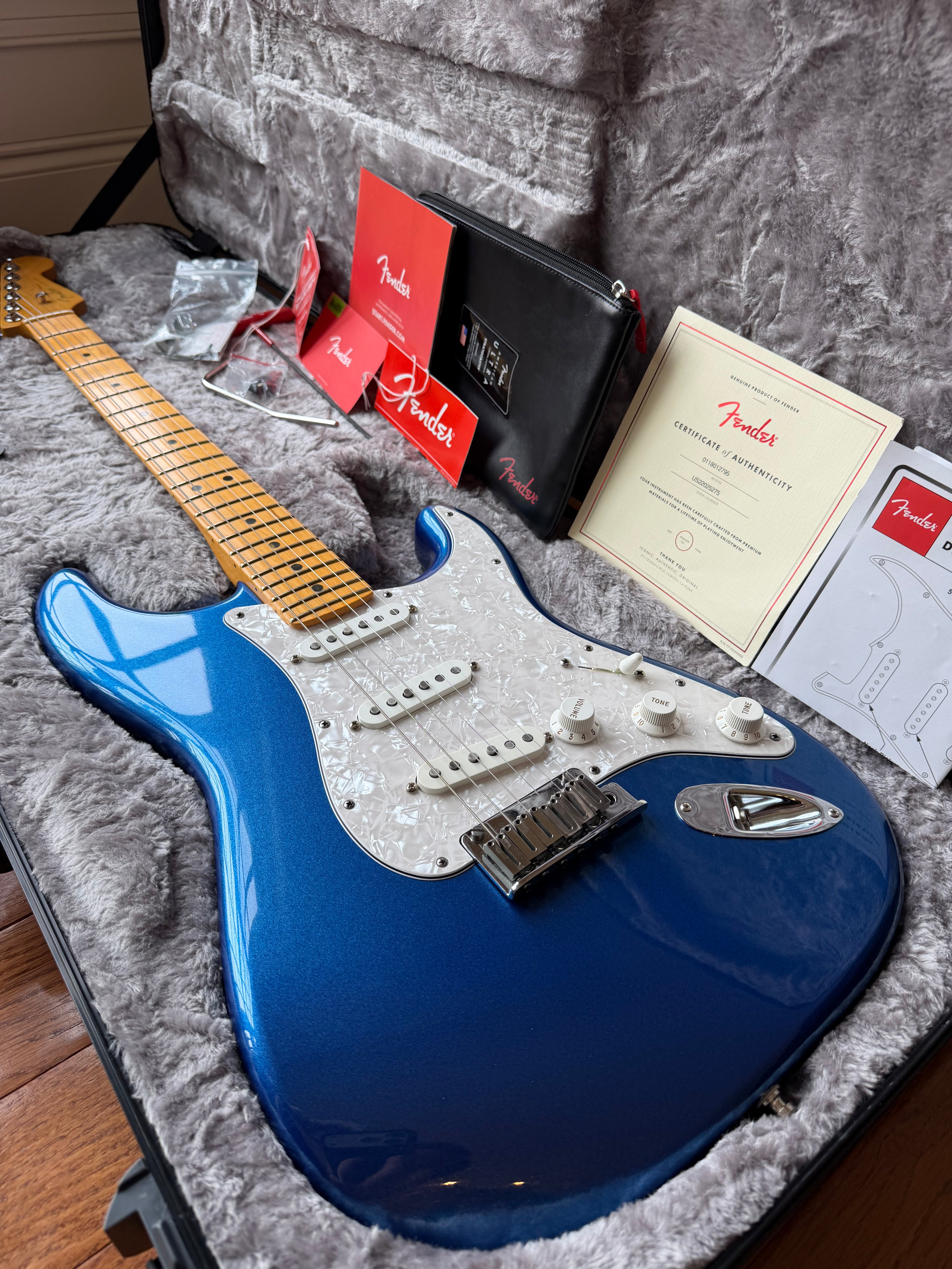 2022 Fender American Ultra Stratocaster Maple Fretboard - Cobra Blue
