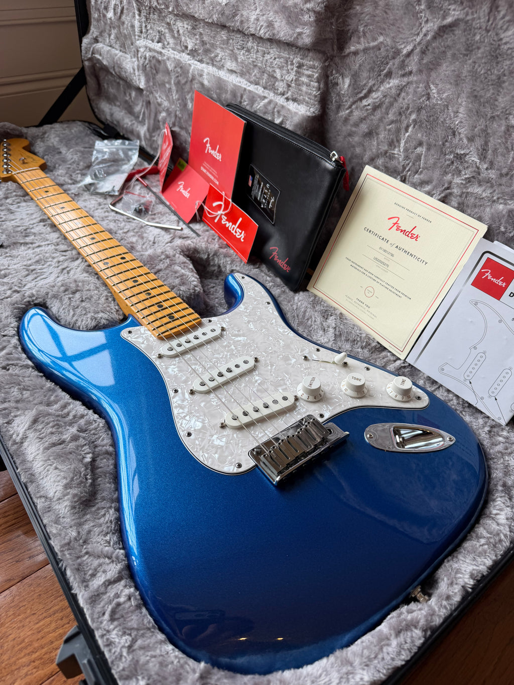 2022 Fender American Ultra Stratocaster Maple Fretboard - Cobra Blue