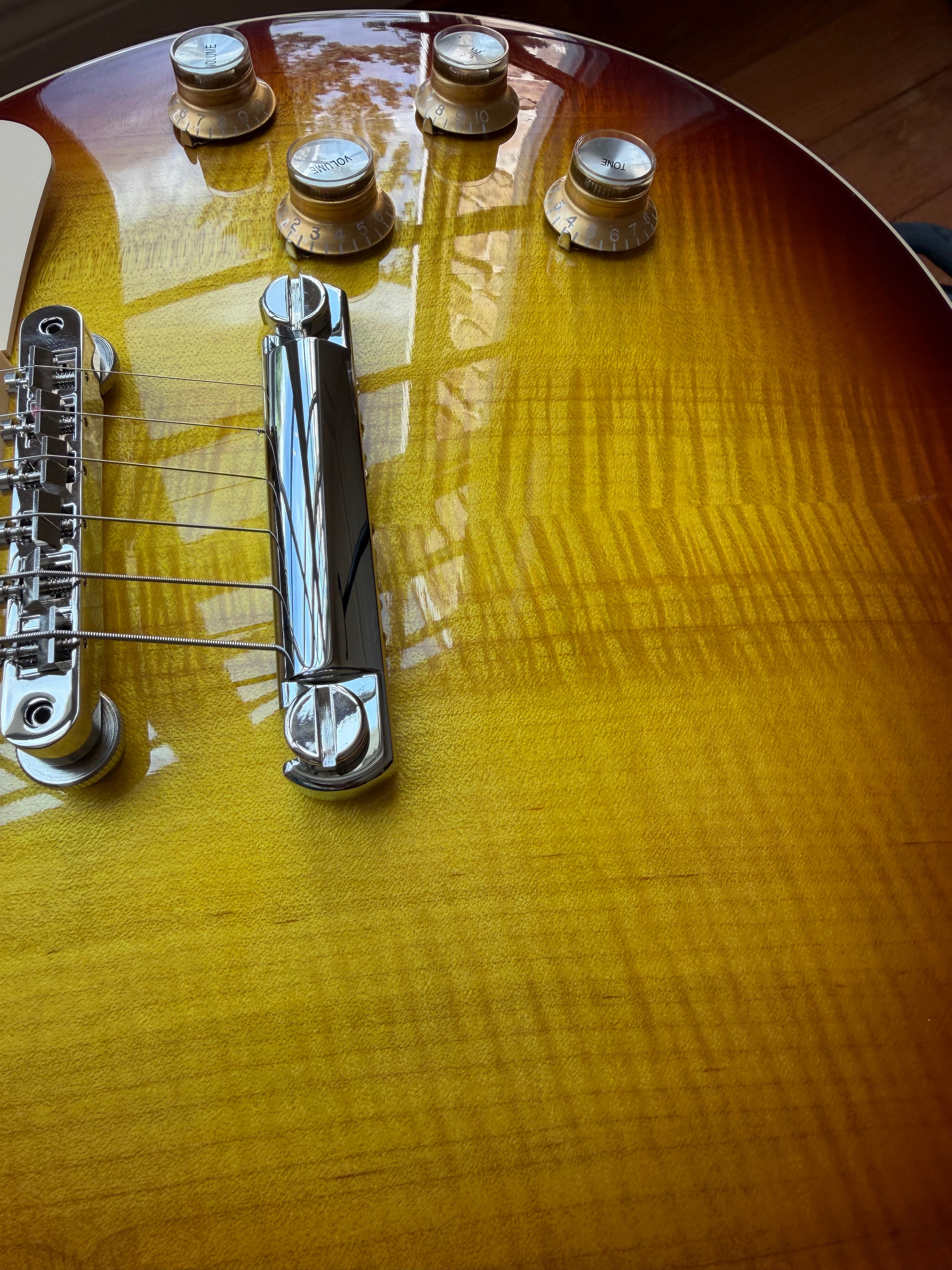 2025 Gibson Les Paul Standard 60s Figured Top - Iced Tea Burst