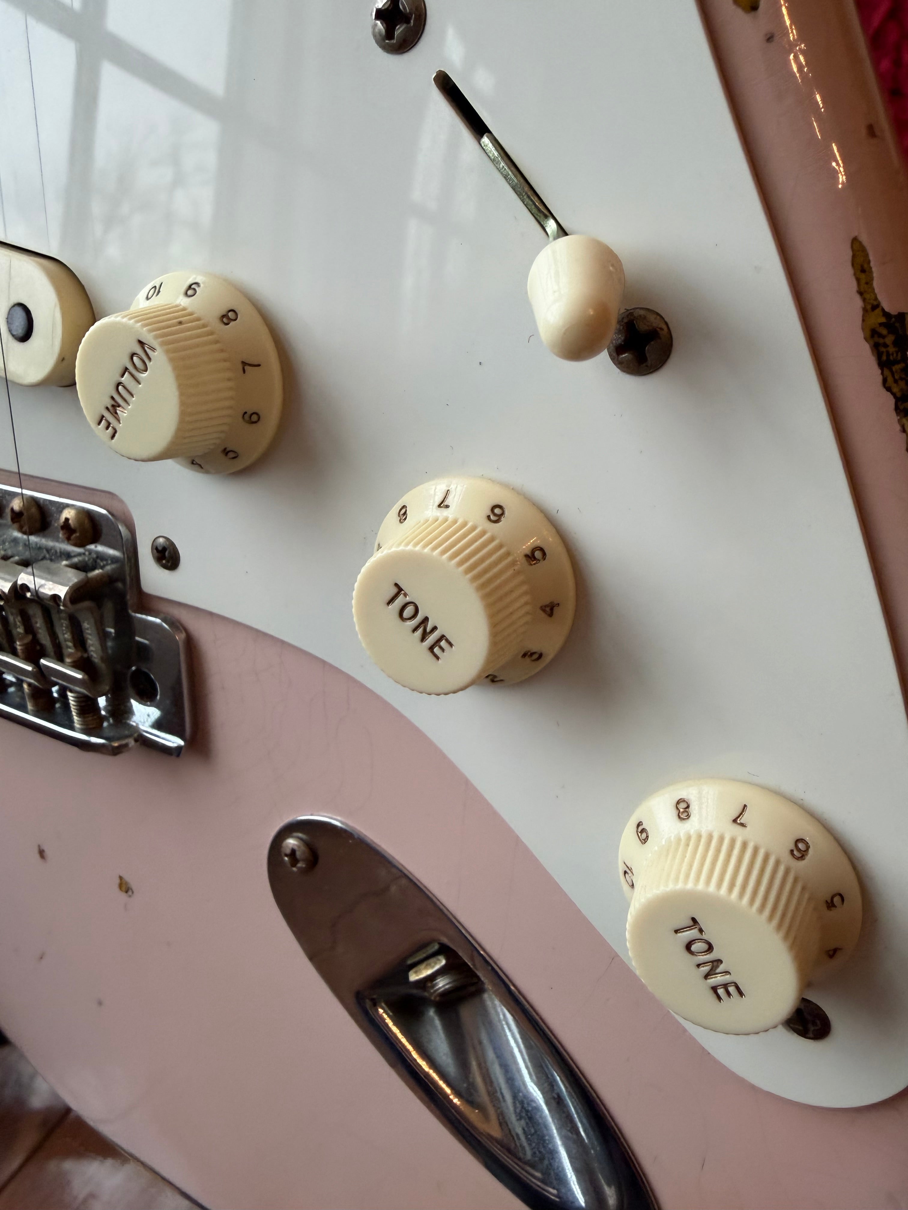 2022 Fender Custom Shop '56 Stratocaster Heavy Relic - Shell Pink Over 2 Color Sunburst - Image 6