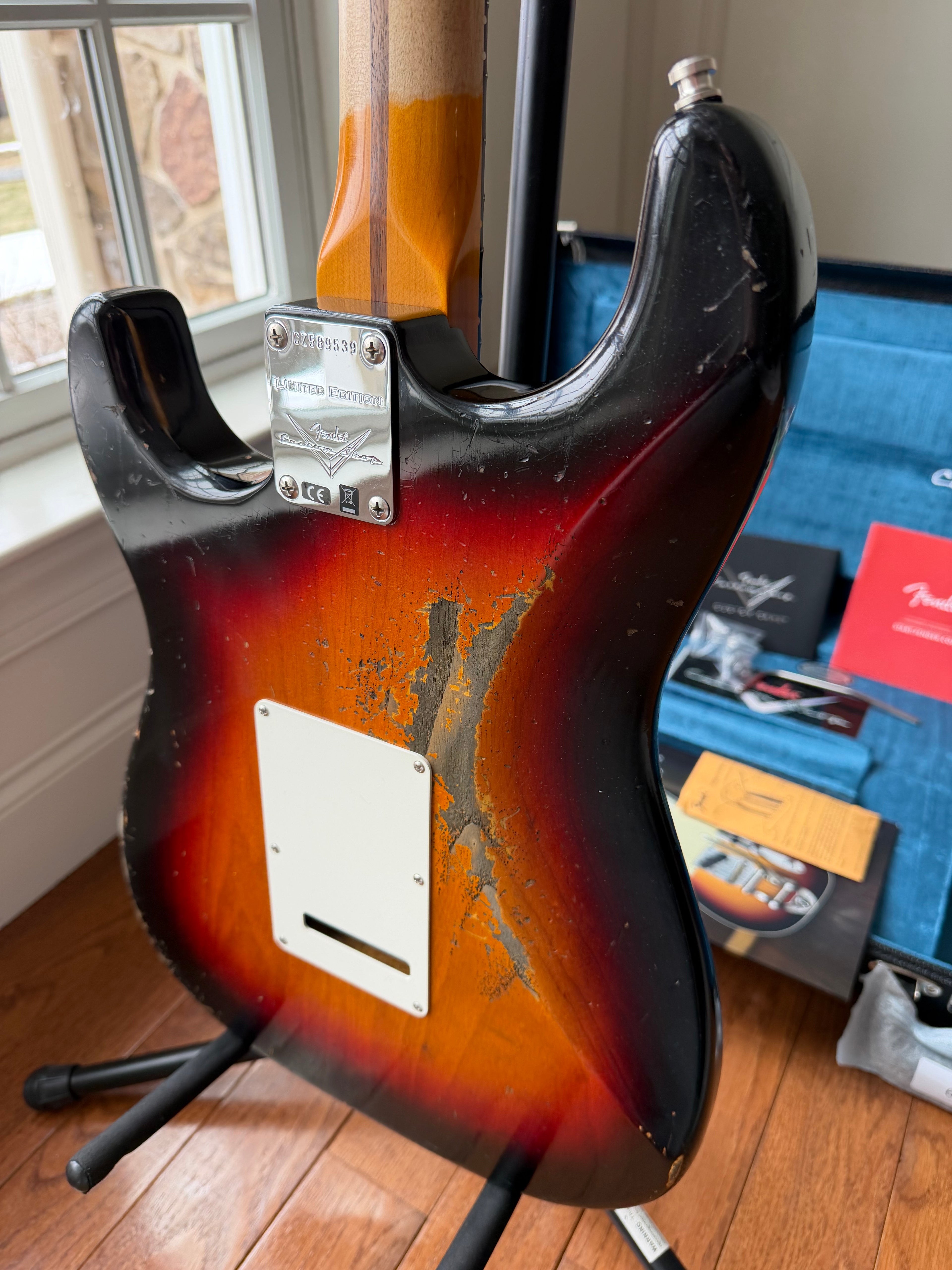 2026 Fender Custom Shop Stratocaster Custom Deluxe SR25 Heavy Relic - Aged 3 Color Sunburst - Image 11