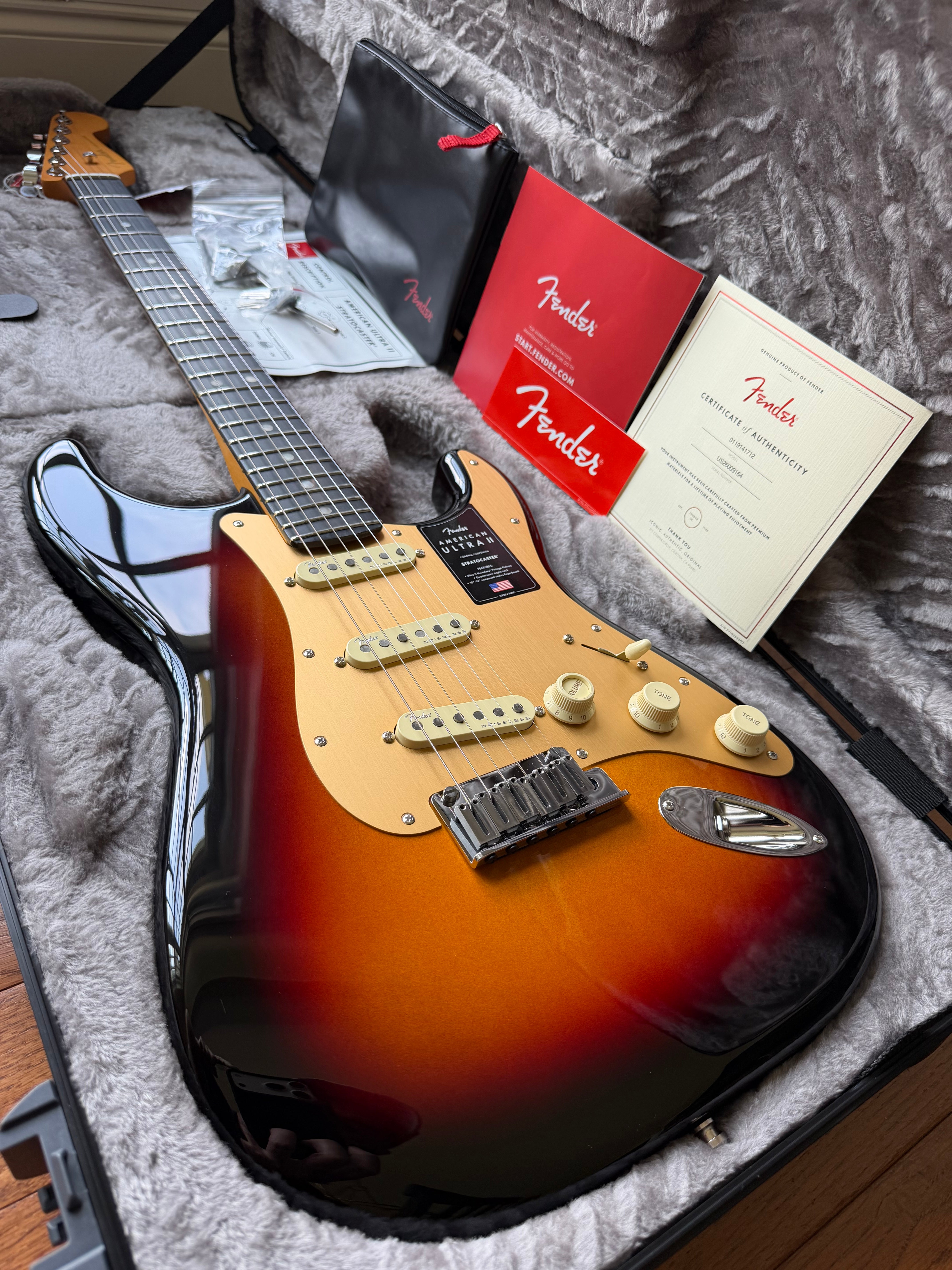 2026 Fender American Ultra II Stratocaster Ebony Fretboard - Ultraburst