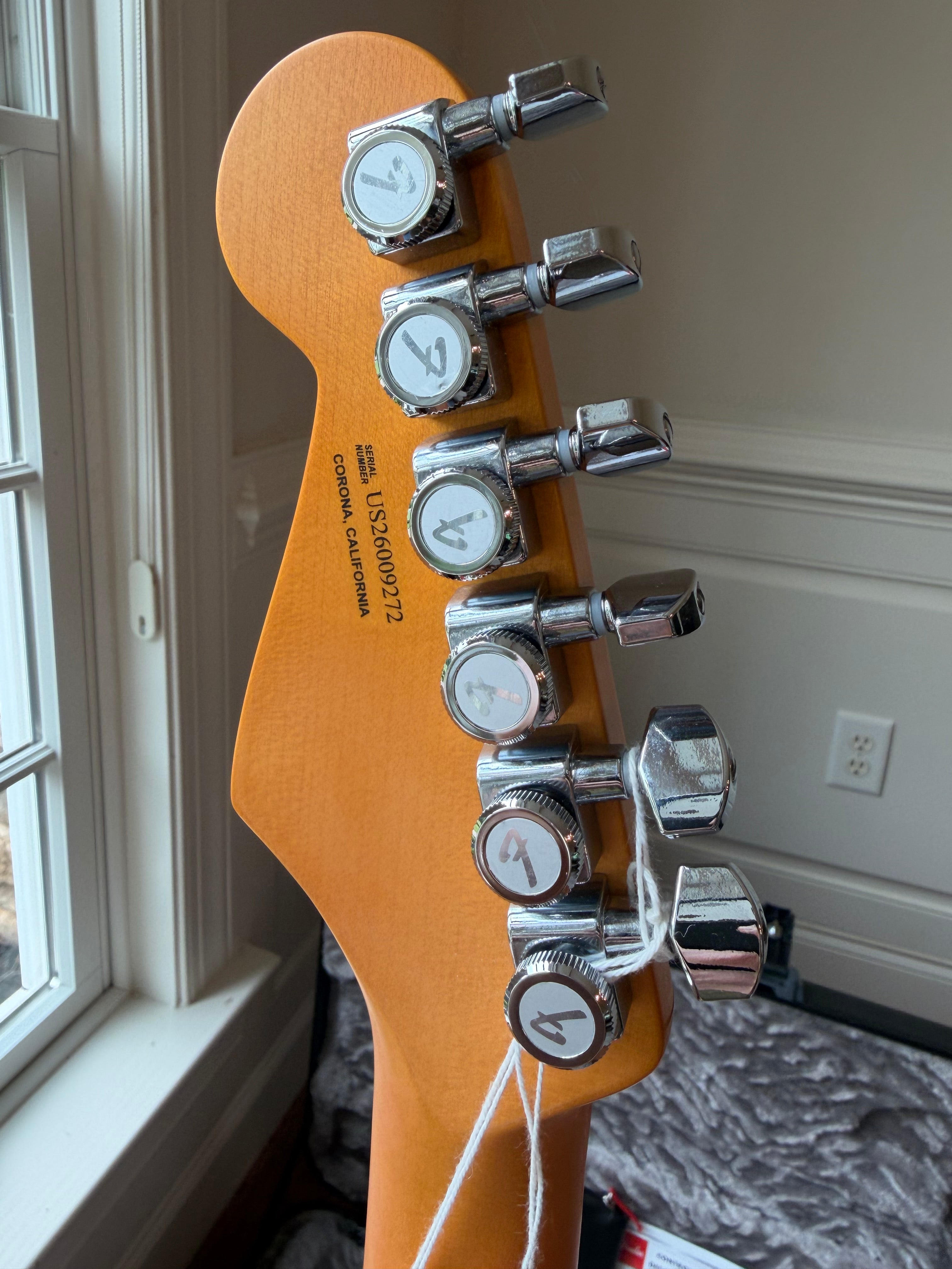 2026 Fender American Ultra II Stratocaster Maple - Avalanche White