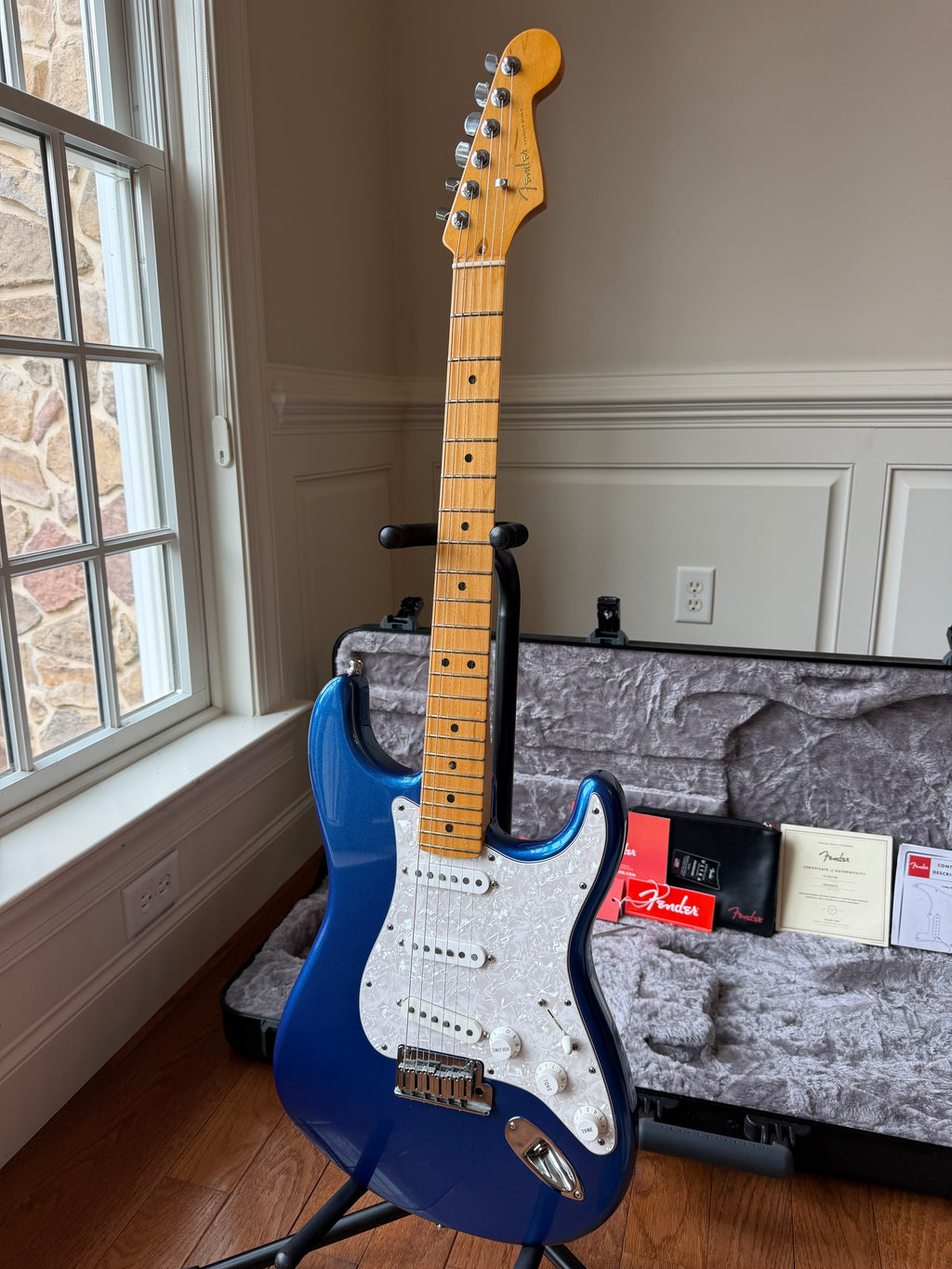2022 Fender American Ultra Stratocaster Maple Fretboard - Cobra Blue