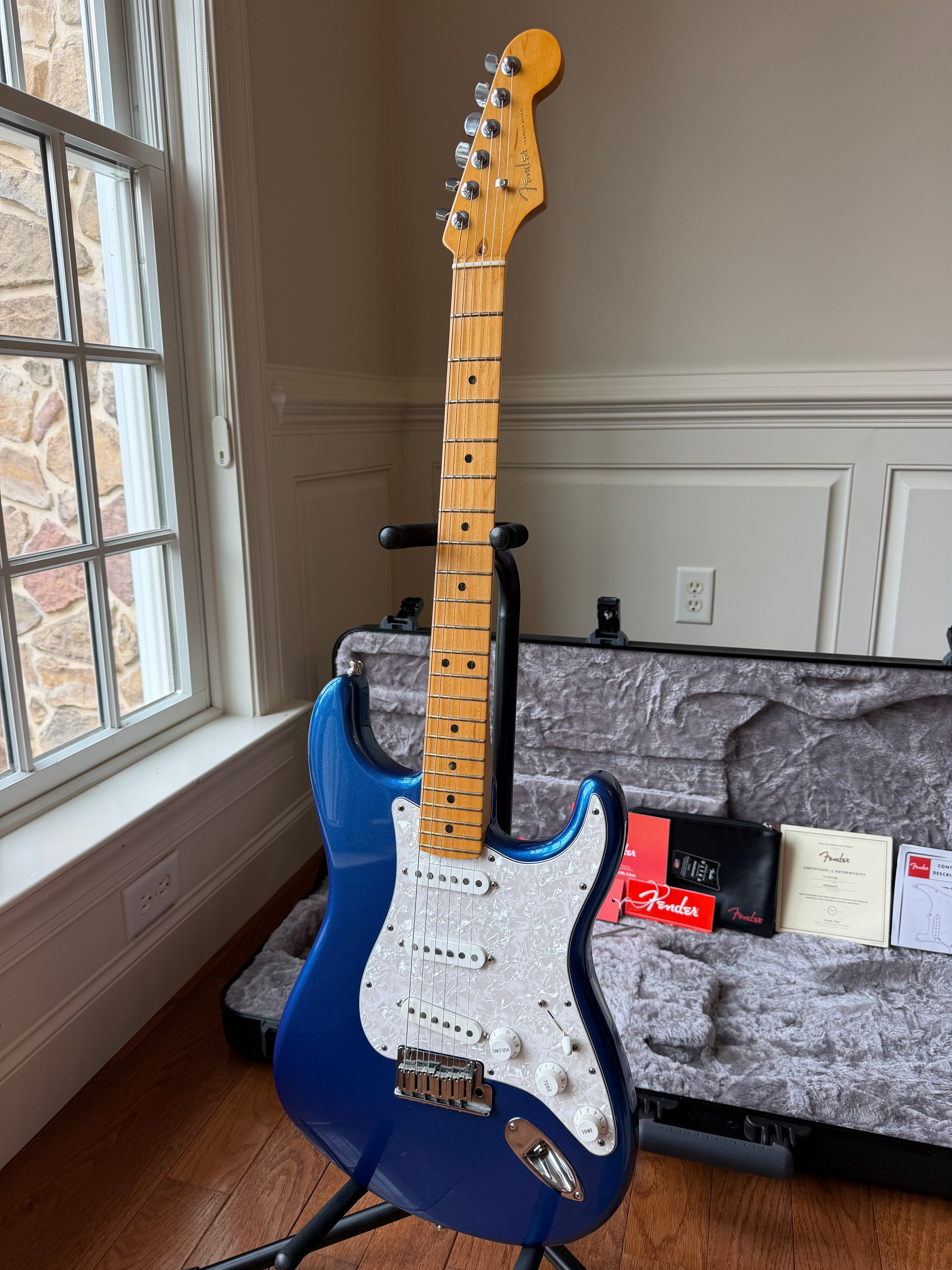 2022 Fender American Ultra Stratocaster Maple Fretboard - Cobra Blue