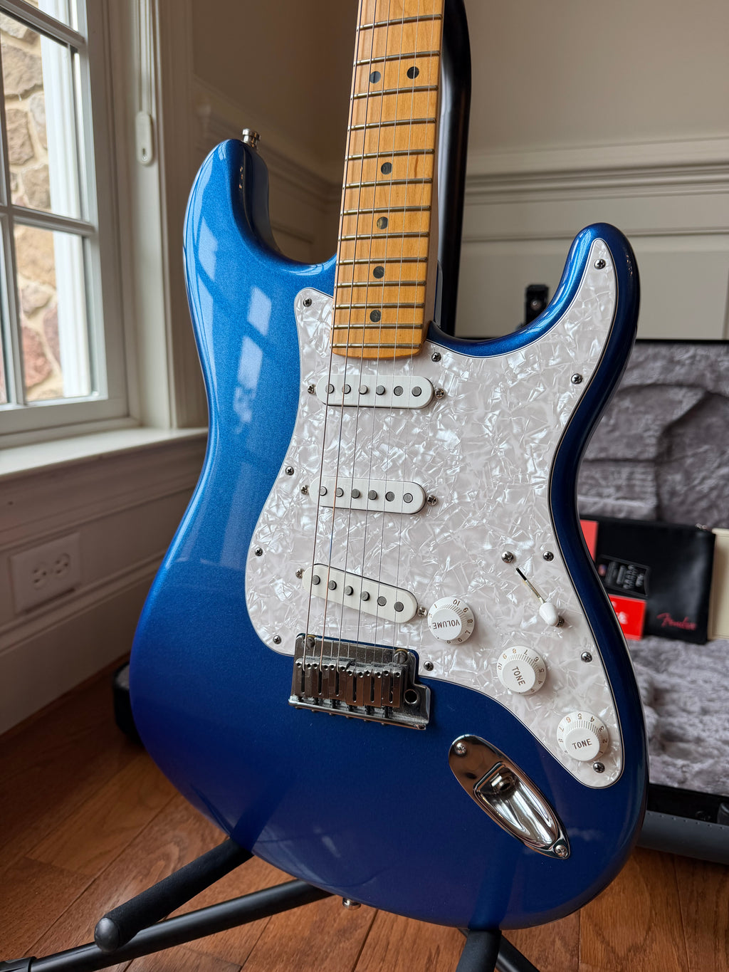 2022 Fender American Ultra Stratocaster Maple Fretboard - Cobra Blue