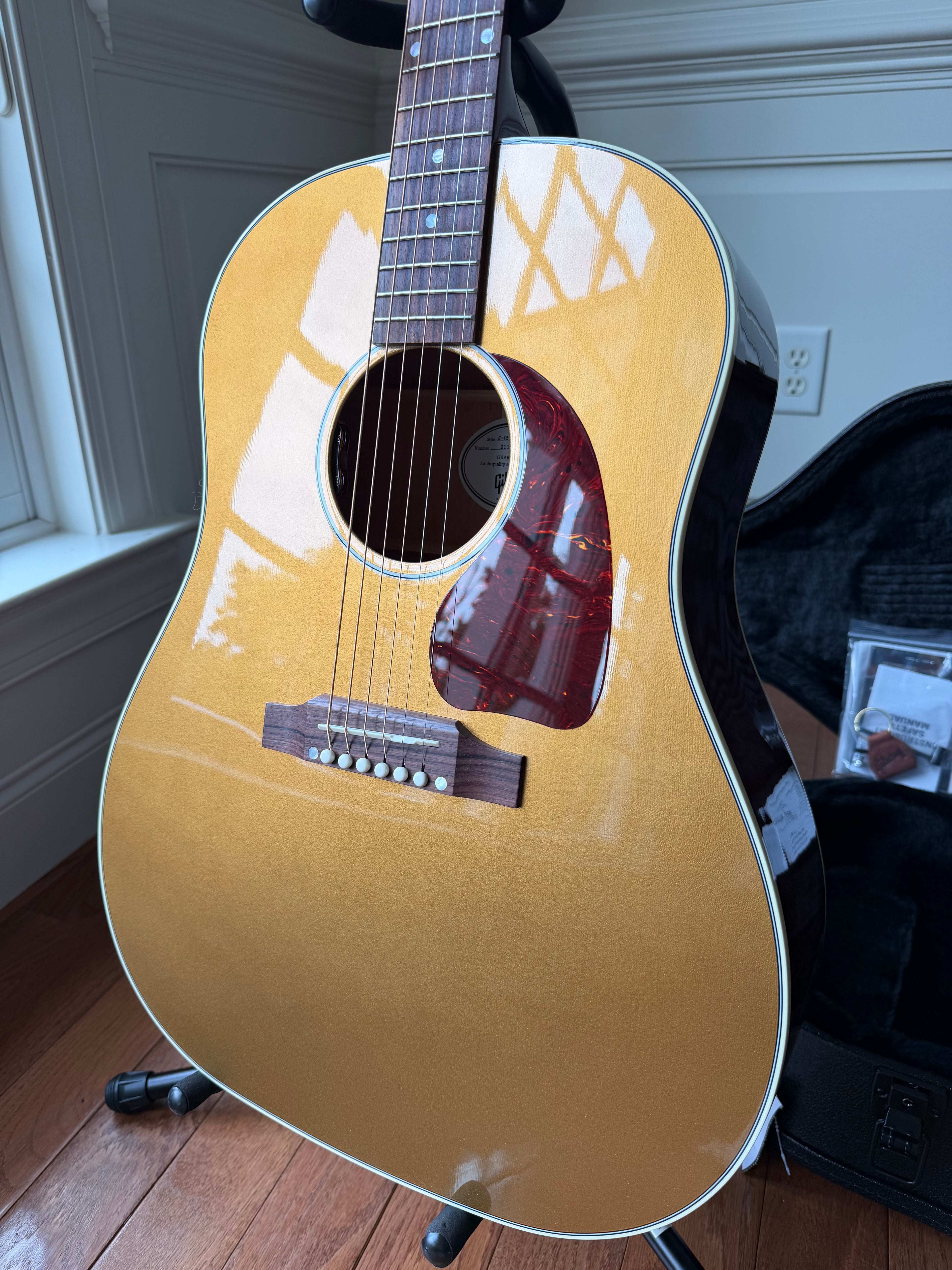 2026 Gibson J-45 Standard - Gold Top
