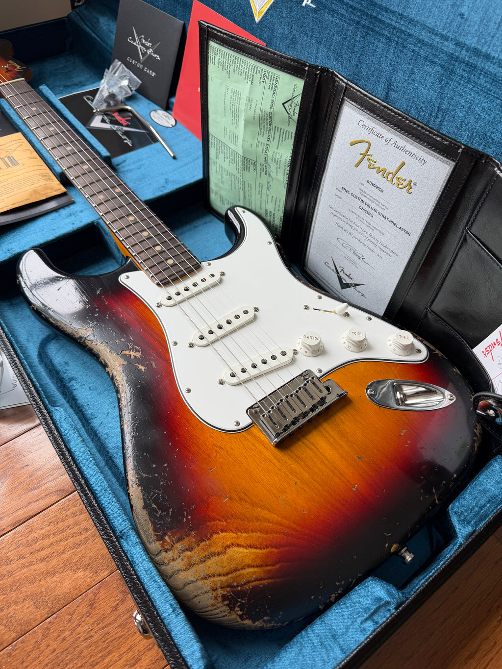 2026 Fender Custom Shop Stratocaster Custom Deluxe SR25 Heavy Relic - Aged 3 Color Sunburst - Image 1
