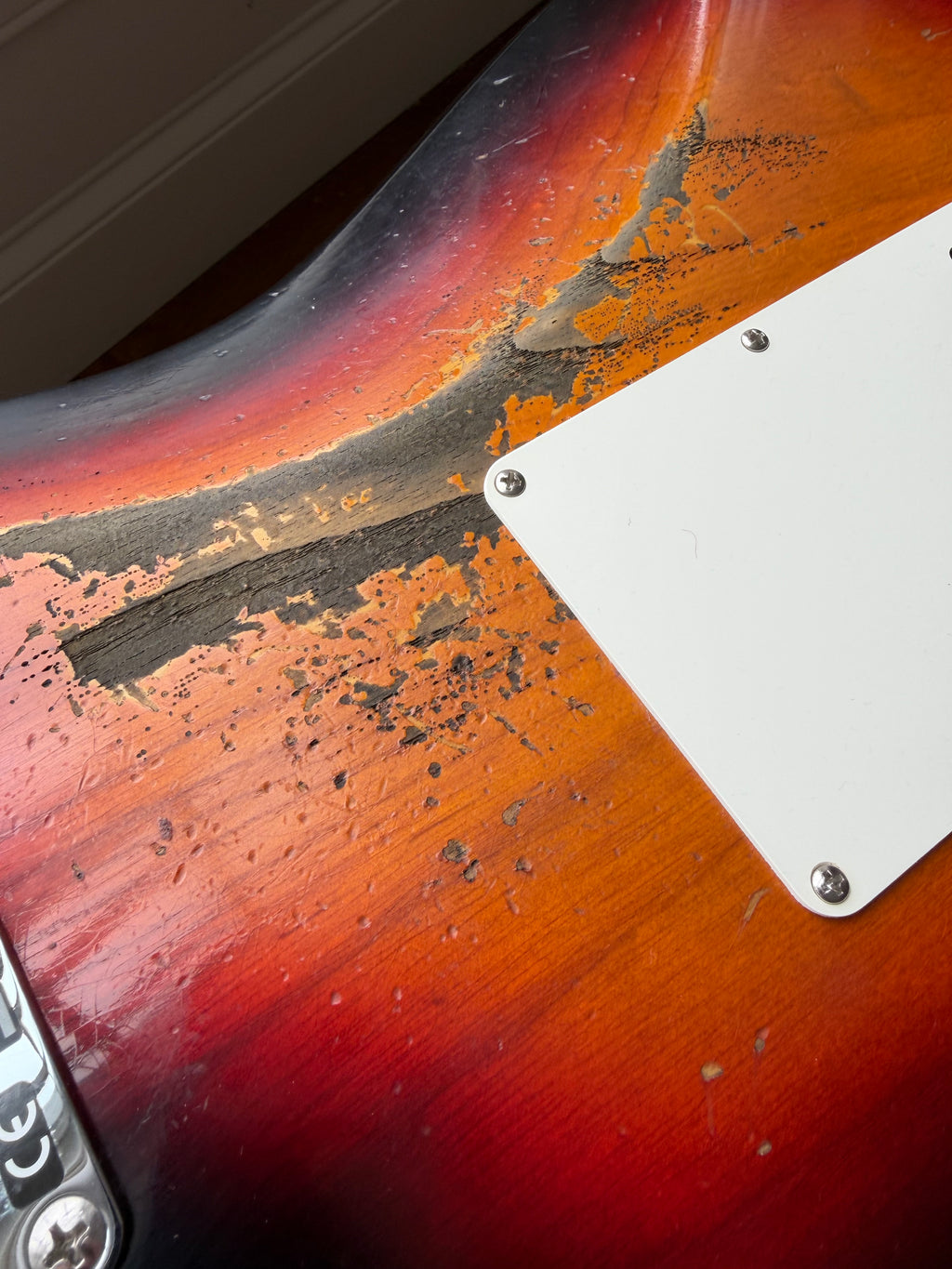 2026 Fender Custom Shop Stratocaster Custom Deluxe SR25 Heavy Relic - Aged 3 Color Sunburst - Image 17
