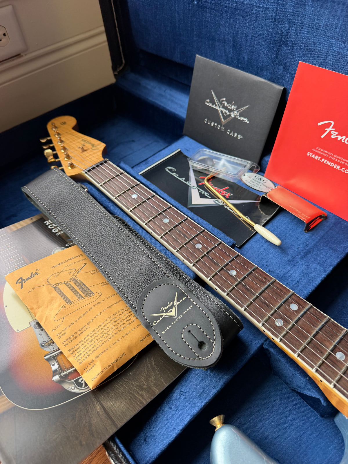 2025 Fender Custom Shop ‘65 Stratocaster Gold Hardware Channel Bound LTD LCC - Ice Blue Metallic
