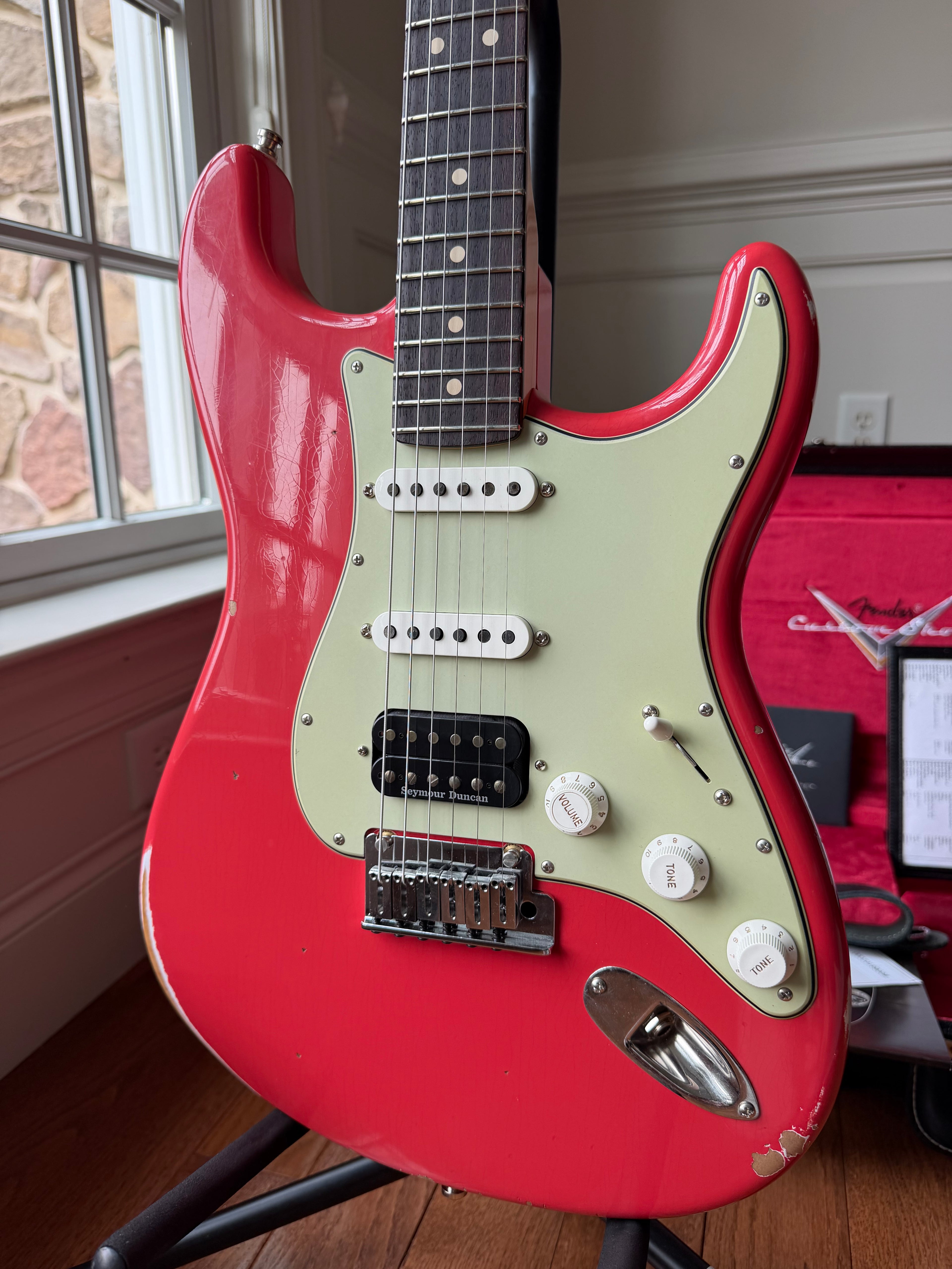2025 Fender Custom Shop Stratocaster Custom Deluxe W25 Relic HSS - Aged Fiesta Red