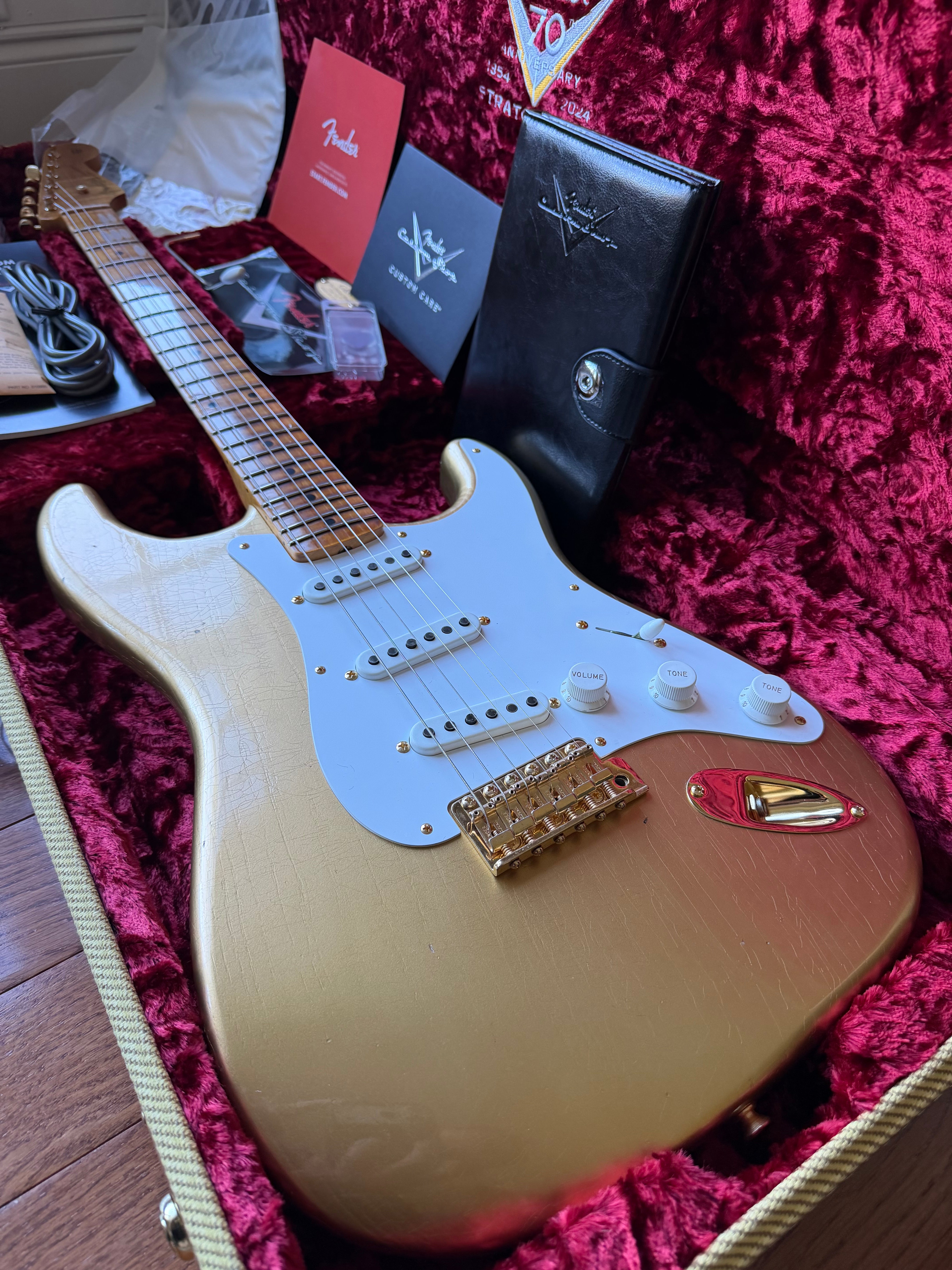 2025 Fender Custom Shop ‘54 70th Anniversary Stratocaster Gold Hardware Journeyman - Aged Aztec Gold
