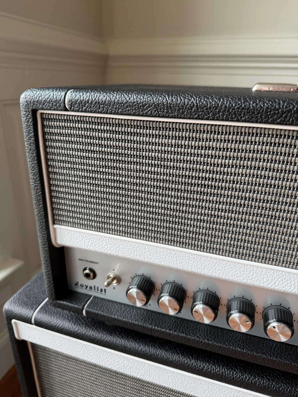 Tone King Royalist MKIII 40W Tube Amplifier Head with 2 x 12-inch 120W Closed-back Cab - Black - Image 3