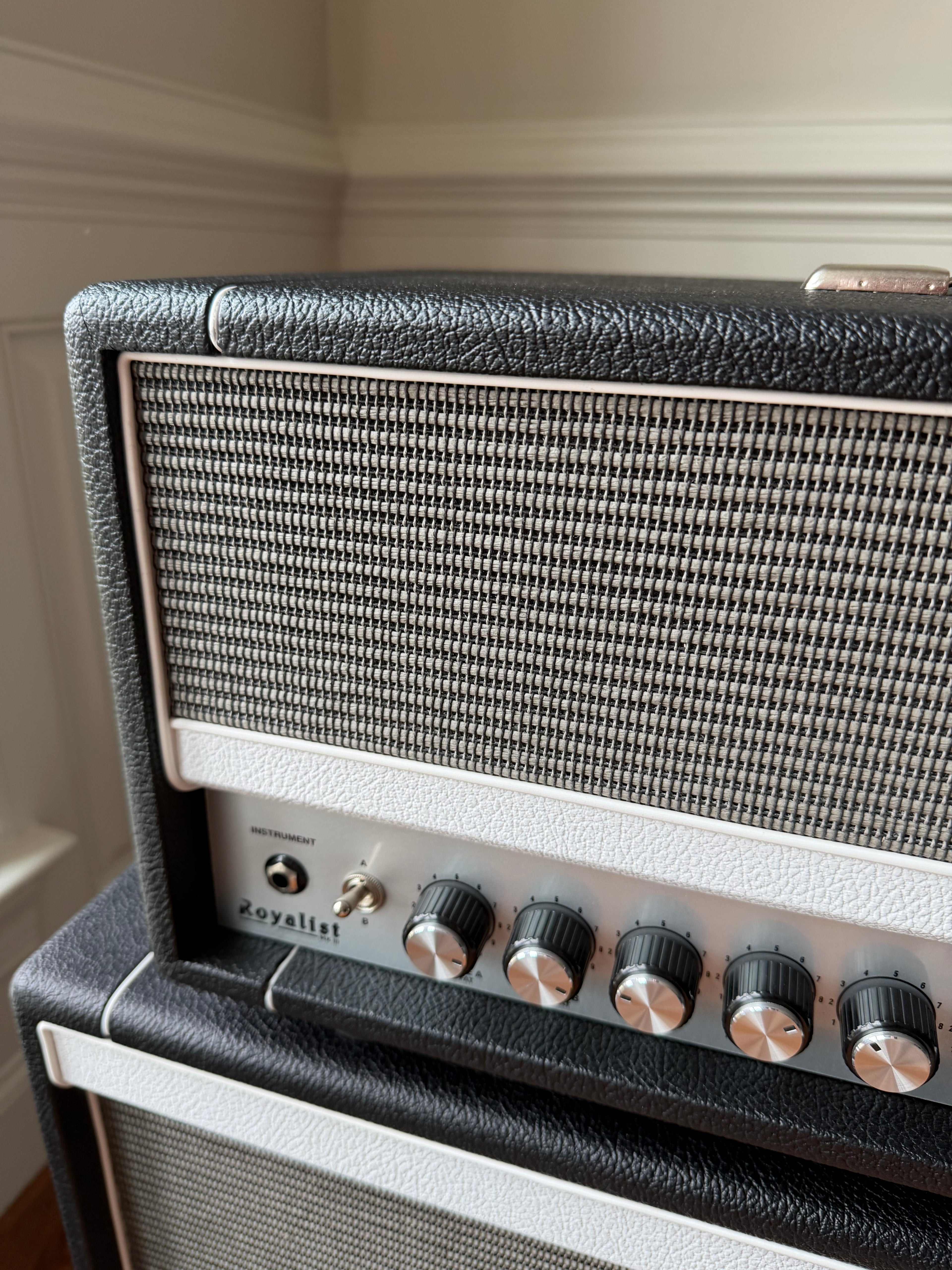 Tone King Royalist MKIII 40W Tube Amplifier Head with 2 x 12-inch 120W Closed-back Cab - Black - Image 3