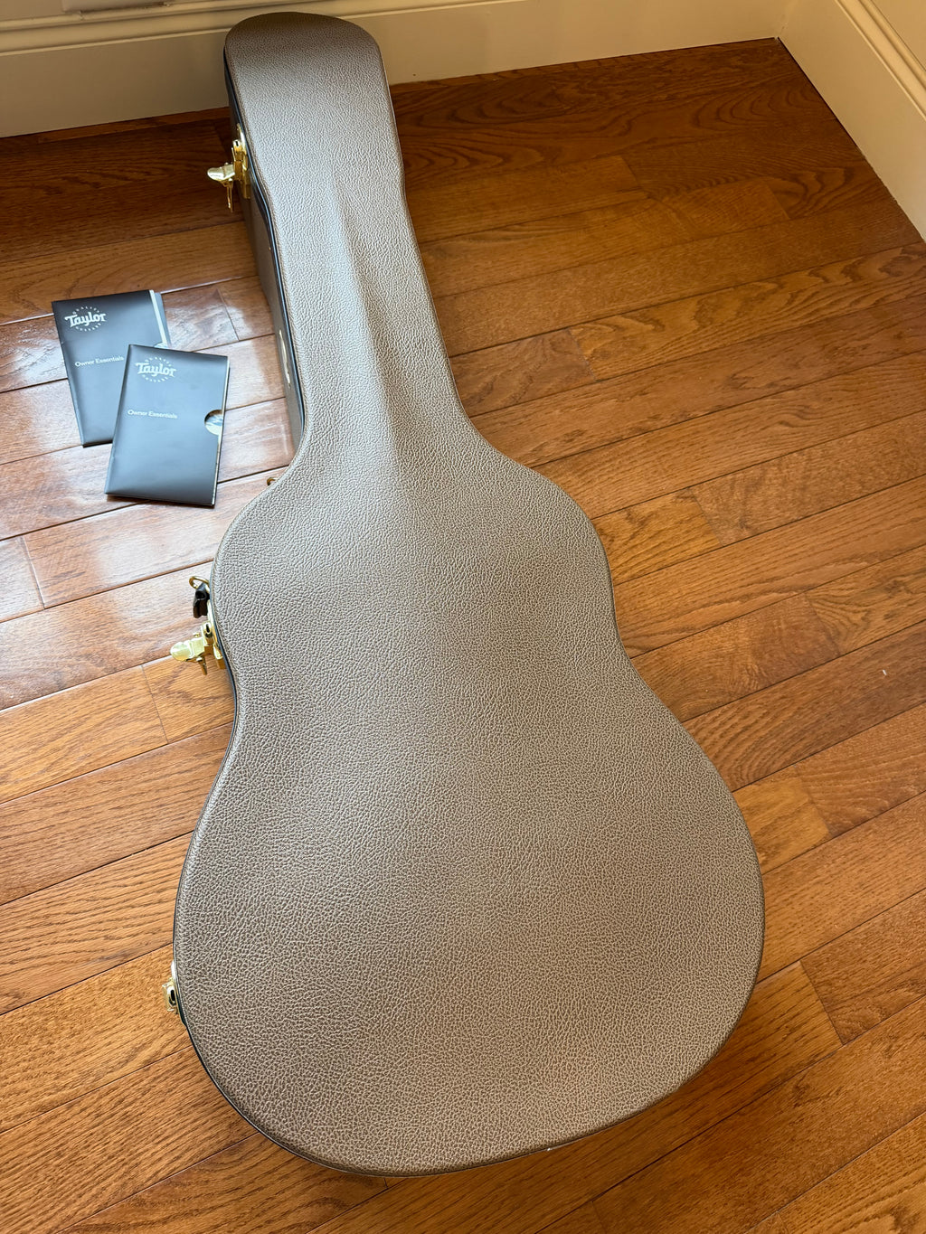 2025 Taylor 517e Gold Label Acoustic Electric Guitar