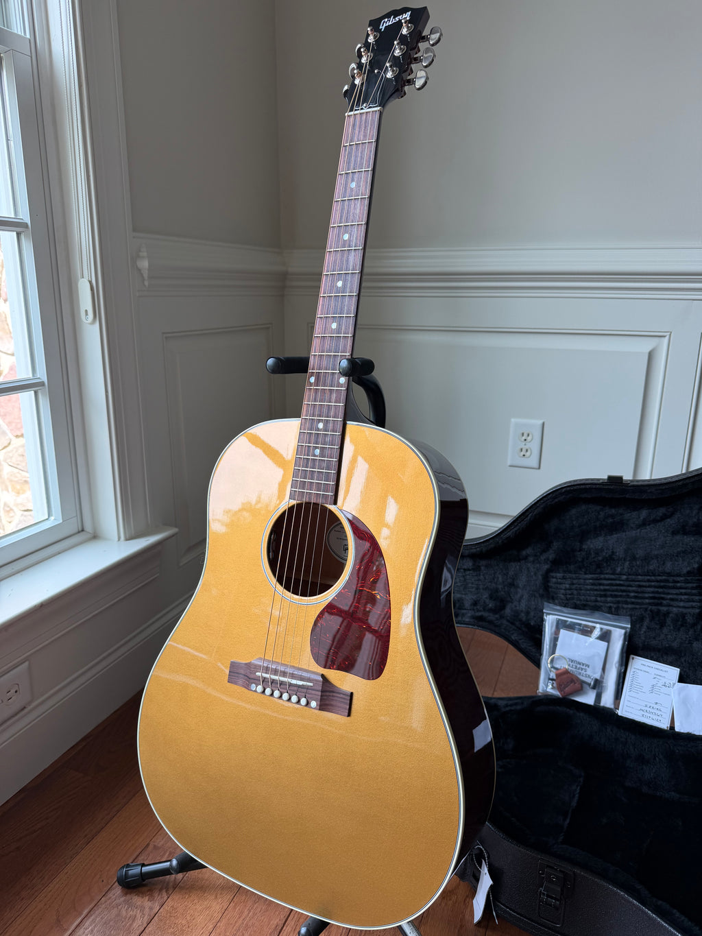 2026 Gibson J-45 Standard - Gold Top
