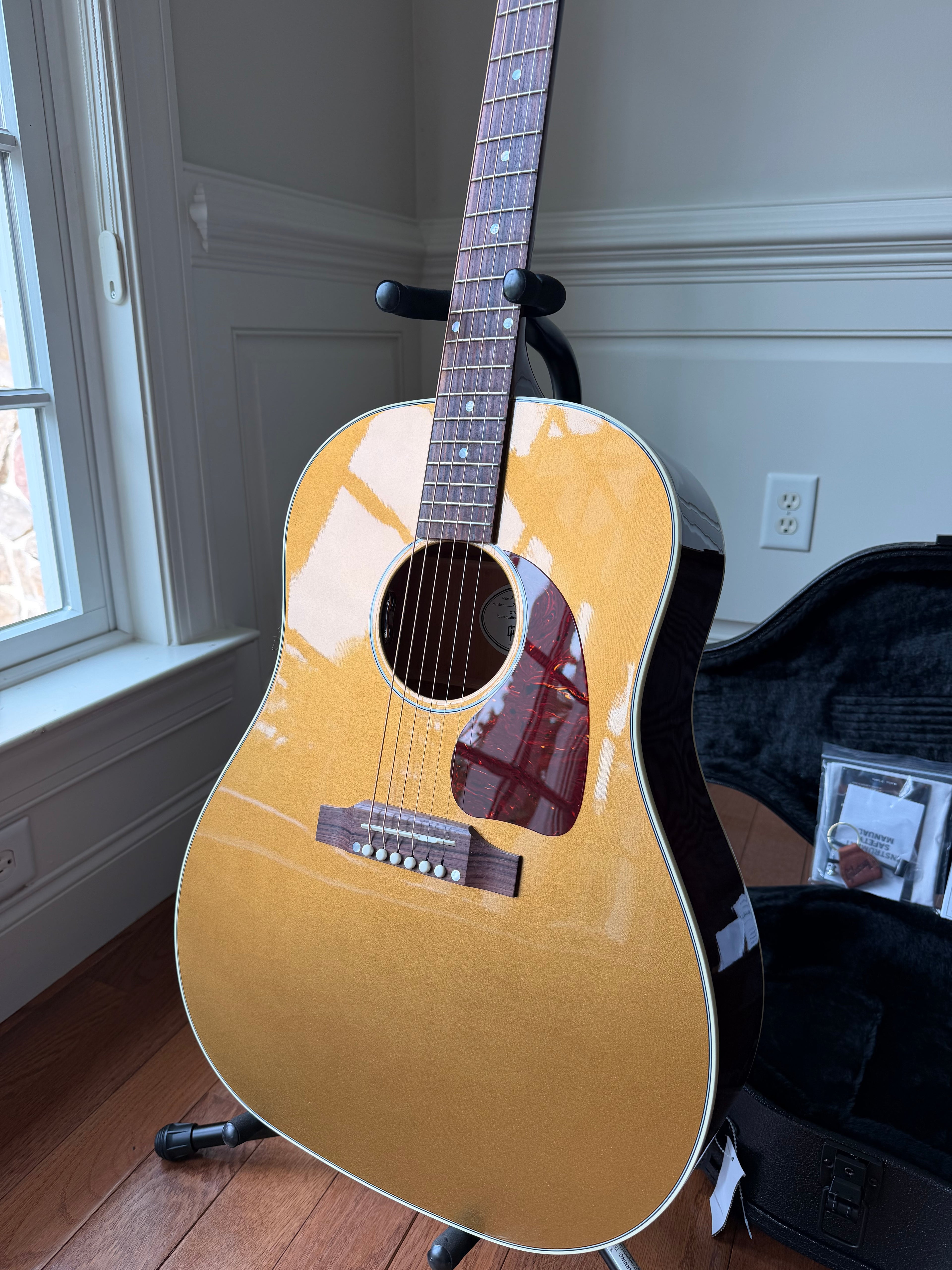 2026 Gibson J-45 Standard - Gold Top