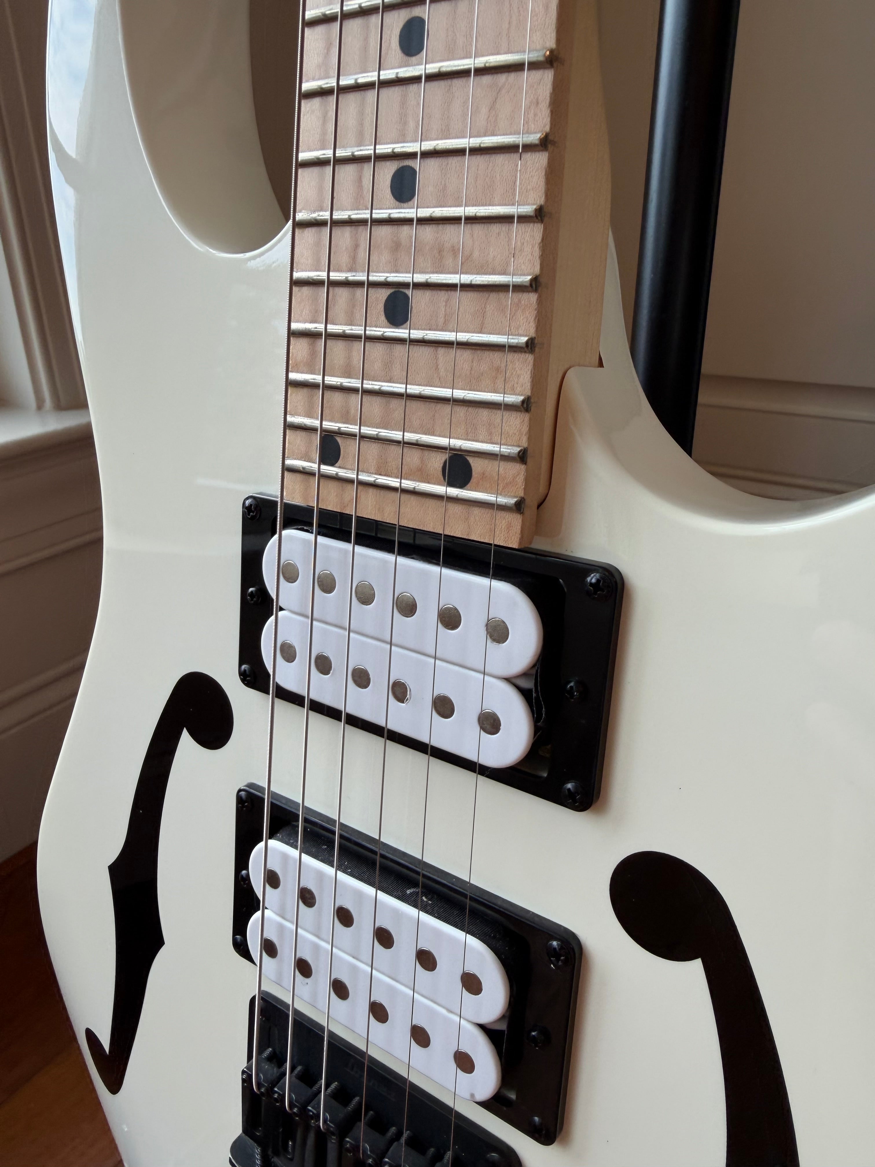 Ibanez PGMM31 Paul Gilbert Signature Mikro - White