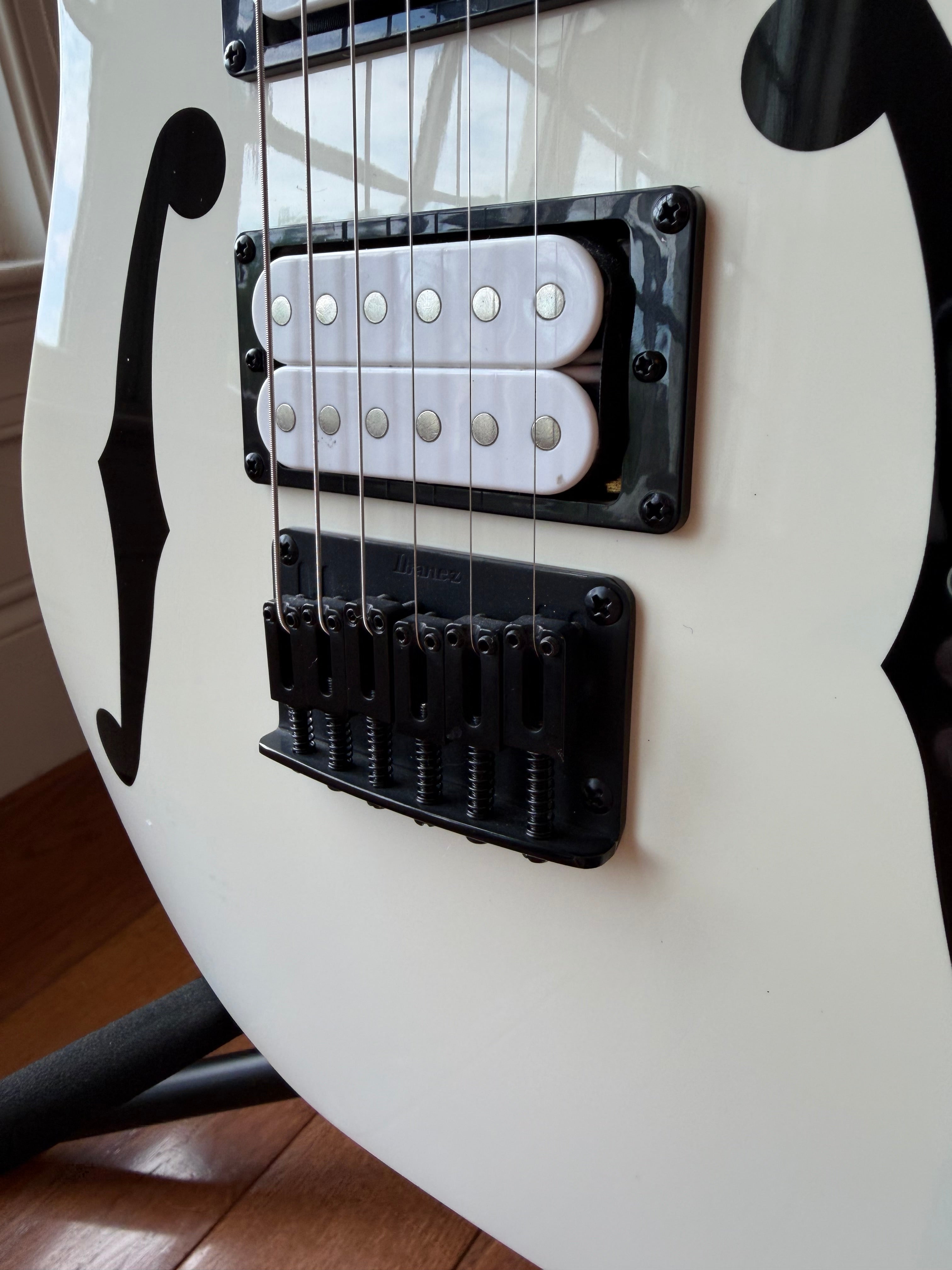 Ibanez PGMM31 Paul Gilbert Signature Mikro - White