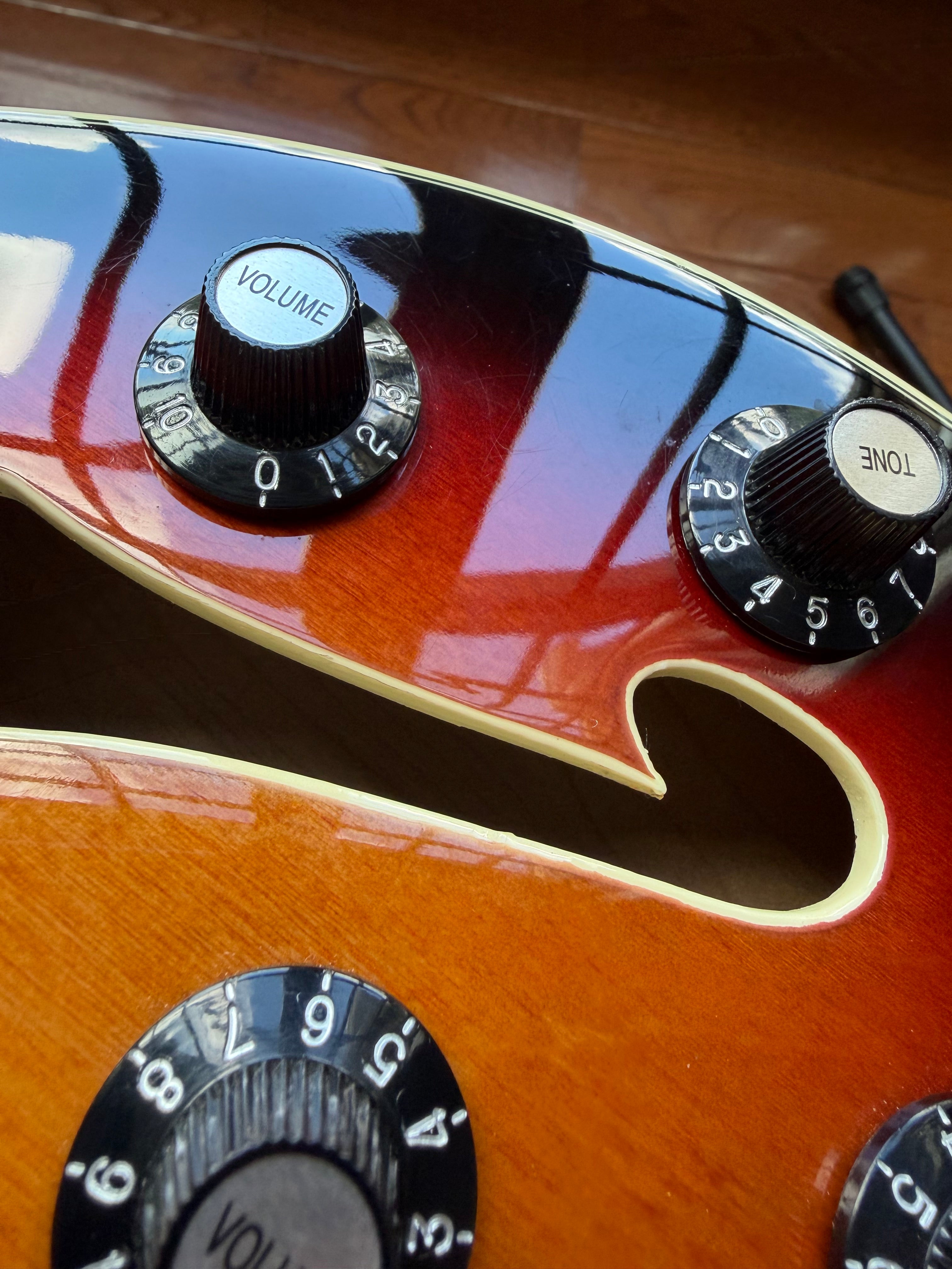 Squier Classic Vibe Starcaster - 3-Tone Sunburst
